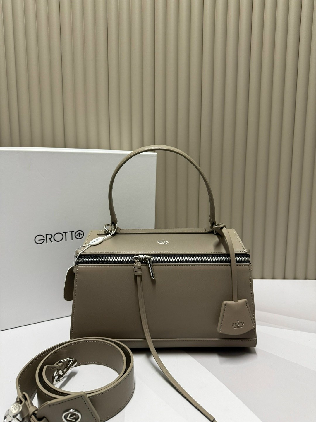 женская сумка fendi,сумки фенди,сумка fendi peekaboo,cумка fendi,сумка