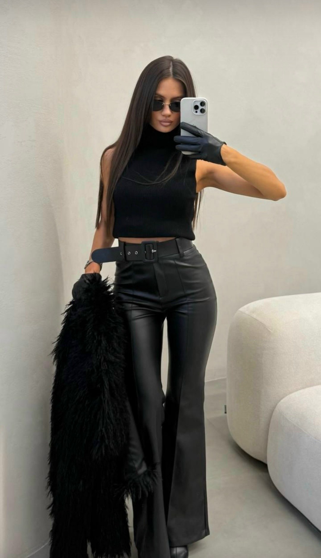 кожаные клешеные брюки,кожаные брюки-клеш черные vatkali,брюки клеш из экокожи,кожаные брюки,расклешенные брюки из экокожи