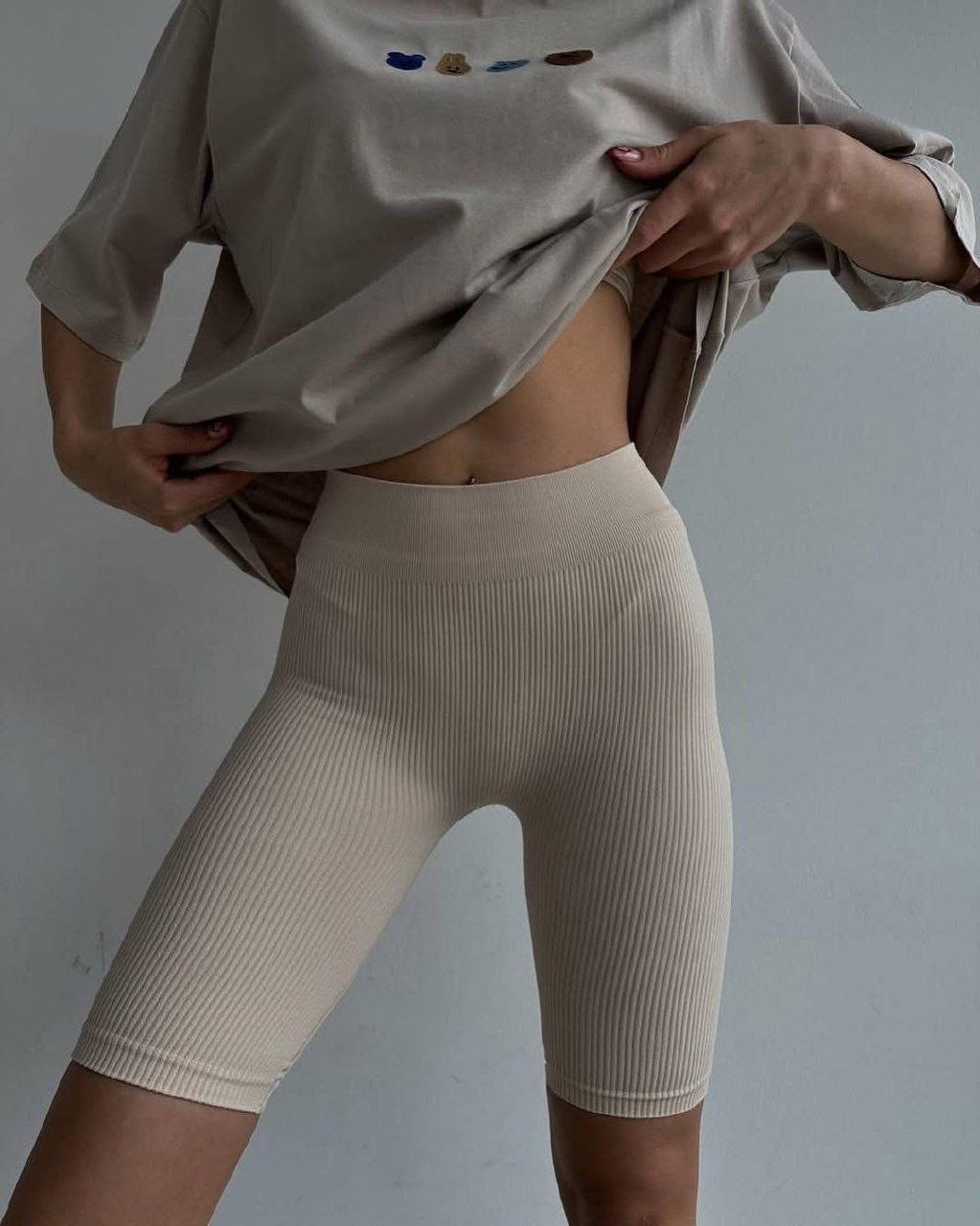 велосипедки женские,спортивные велосипедки,велосипедки спортивные в рубчик утягивающие высокая талия цвет черный,велосипедки женские в рубчик,бесшовные велосипедки в рубчик