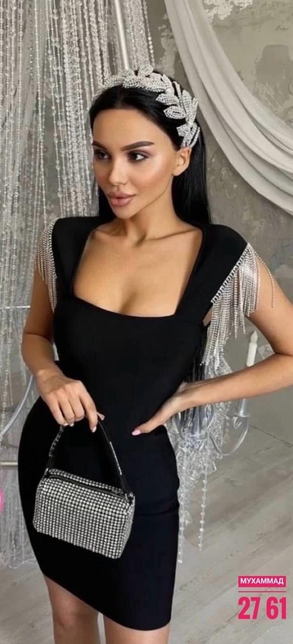 платье стразы,платье с бахромой,платье,бандажное платье,платье с черными стразами