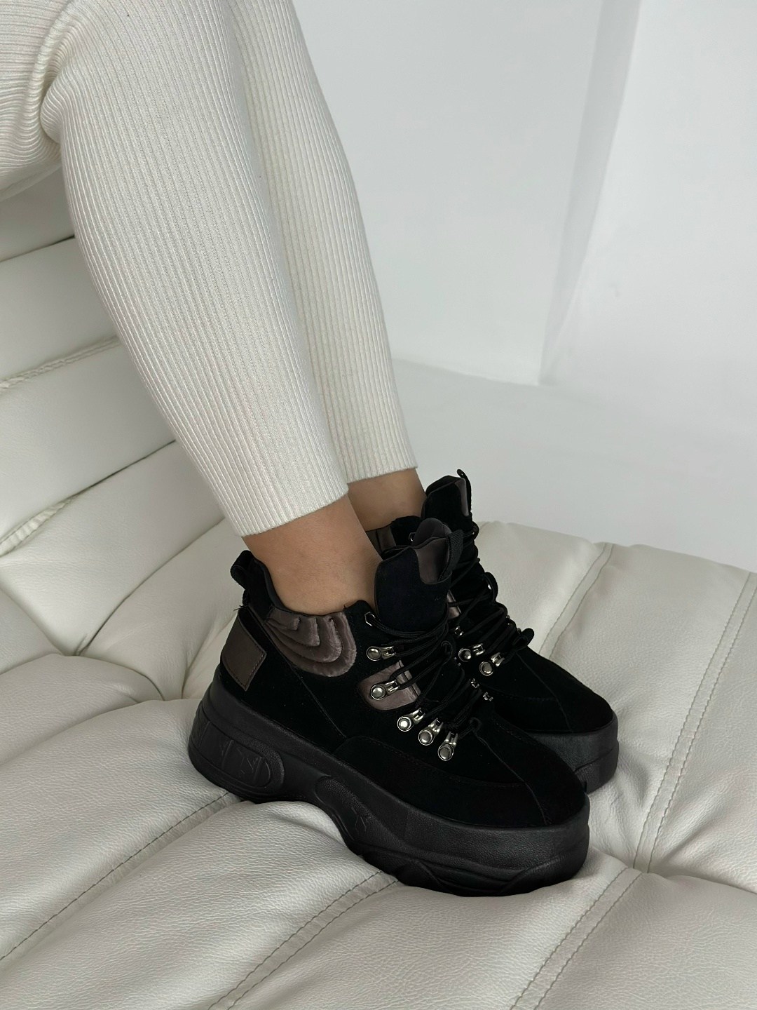 ,черные кроссовки,зимние кроссовки с подошвой,зимние кроссовки,женские зимние кроссовки