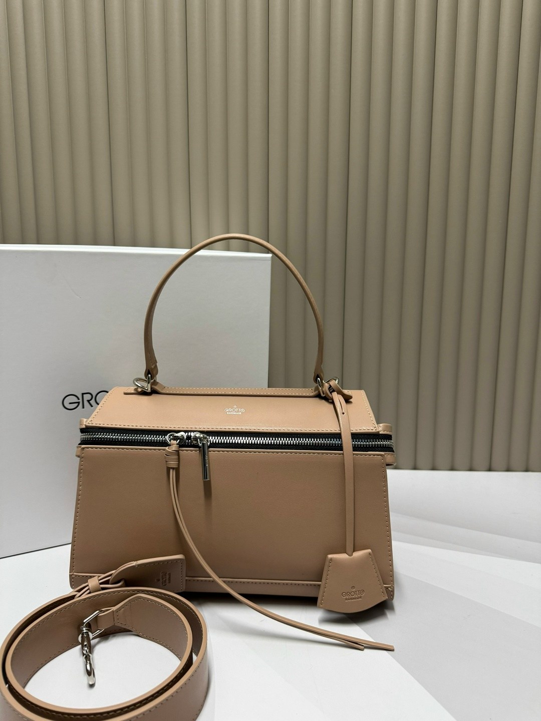 женская сумка fendi,сумки фенди,сумка fendi peekaboo,cумка fendi,сумка