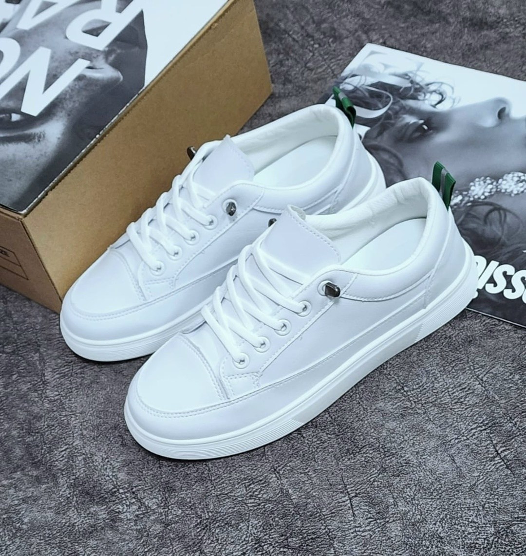 ,женские кроссовки,кроссовки модные,белые кроссовки,кеды женские