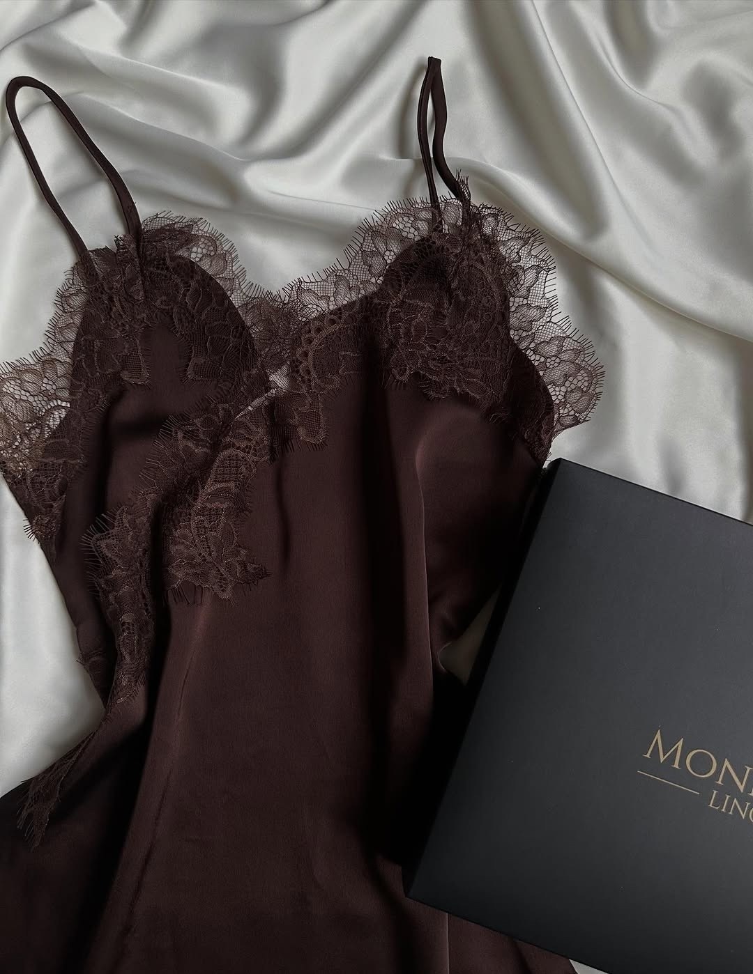 интимиссими сорочка шелковая,intimissimi комбинация из шелка,шелковый топ intimissimi,интимиссими топы из шелка,сорочка с кружевом