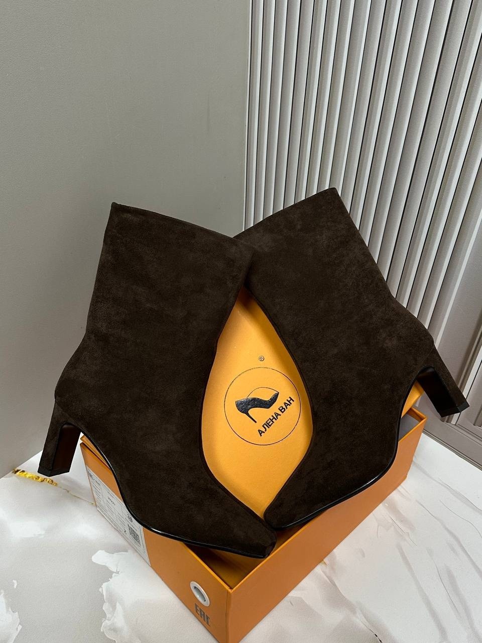 замшевые ботильоны,,коричневые замшевые ботильоны,женские ботильоны,замшевые женские ботильоны с острым носком на