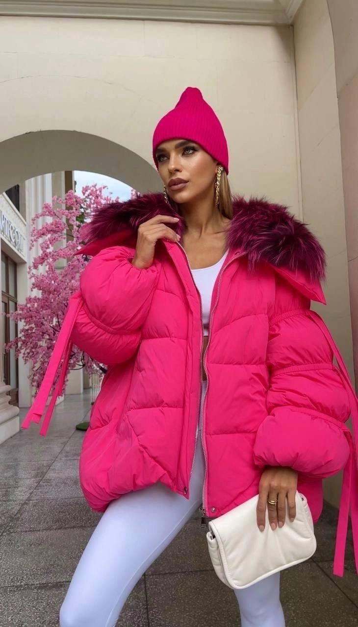 розовый пуховик с меховым капюшоном,пуховик розовый,женский пуховик,женский пуховик розового цвета,пуховик с розовым мехом на капюшоне