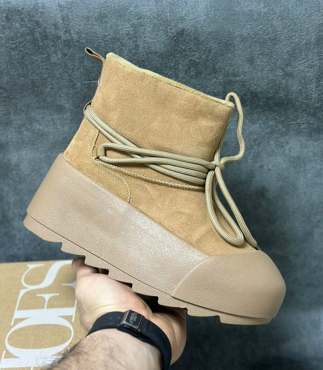 ,замшевые зимние ботинки inuikii classic на низкой платформе бежевый,зимние ботинки inuikii classic low platform коричневый,замшевые полусапоги classic inuikii цвет бежевый,угги зимние на платфор