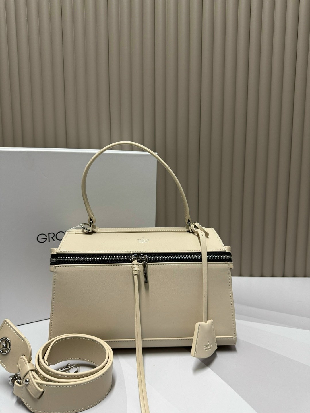 женская сумка fendi,сумки фенди,сумка fendi peekaboo,cумка fendi,сумка