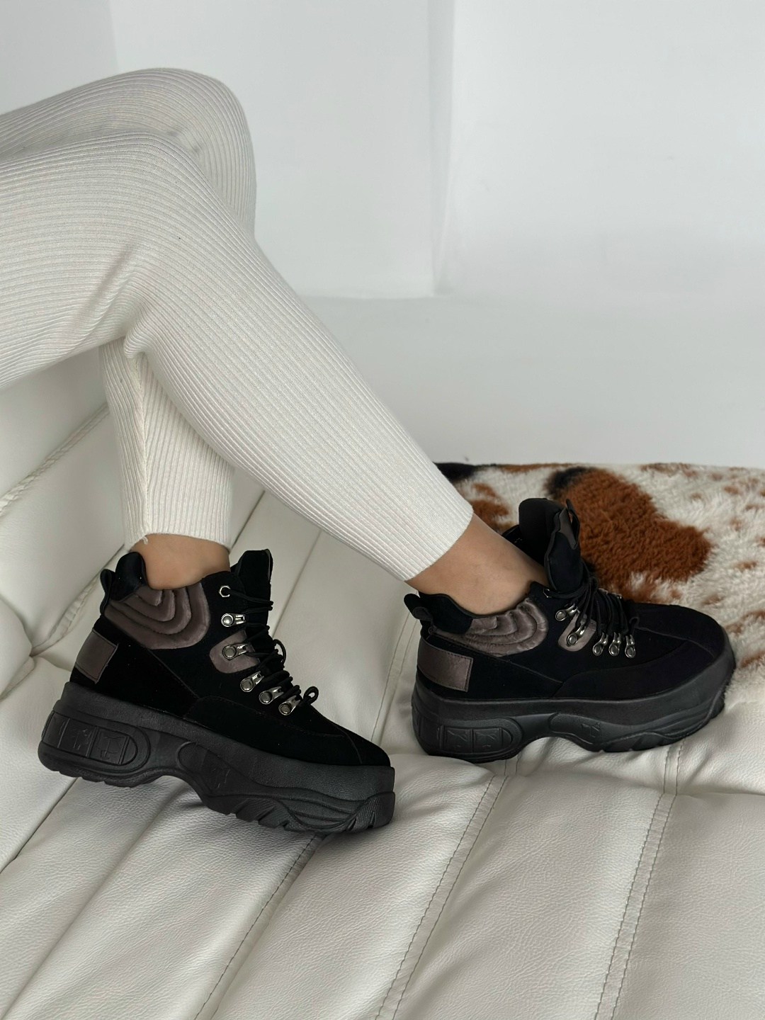 ,черные кроссовки,зимние кроссовки с подошвой,зимние кроссовки,женские зимние кроссовки