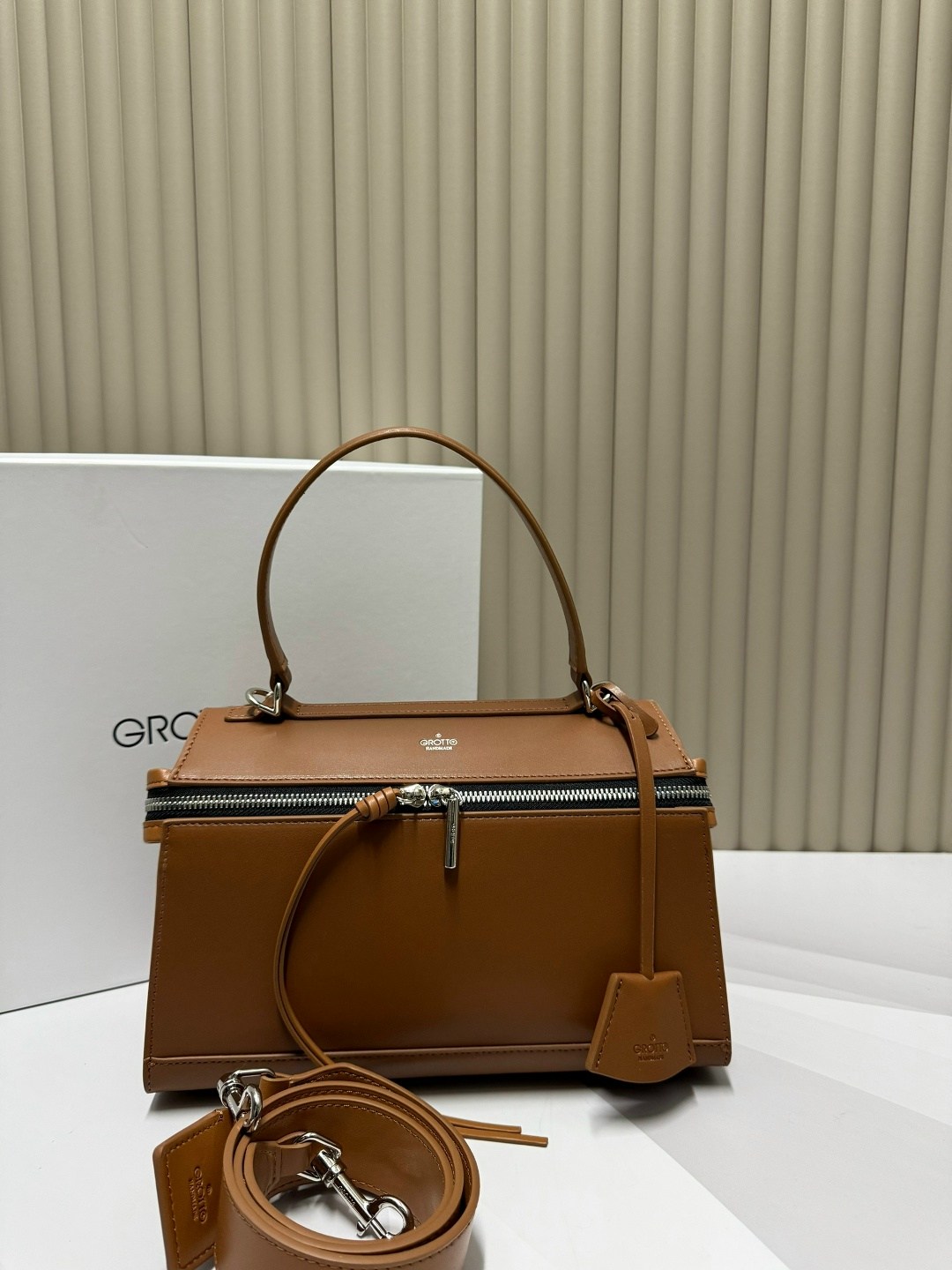 женская сумка fendi,сумки фенди,сумка fendi peekaboo,cумка fendi,сумка