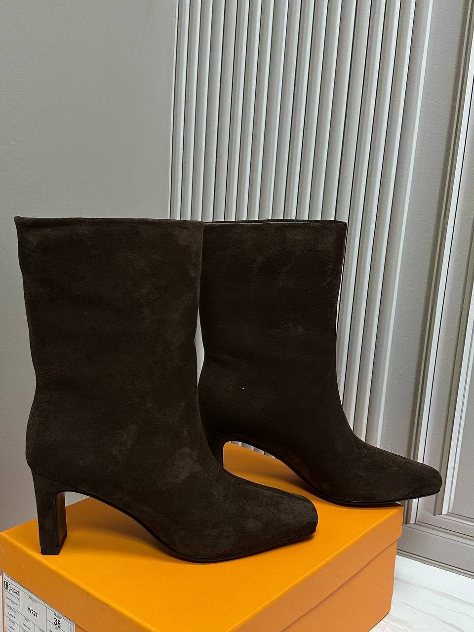 замшевые ботильоны,,коричневые замшевые ботильоны,женские ботильоны,замшевые женские ботильоны с острым носком на