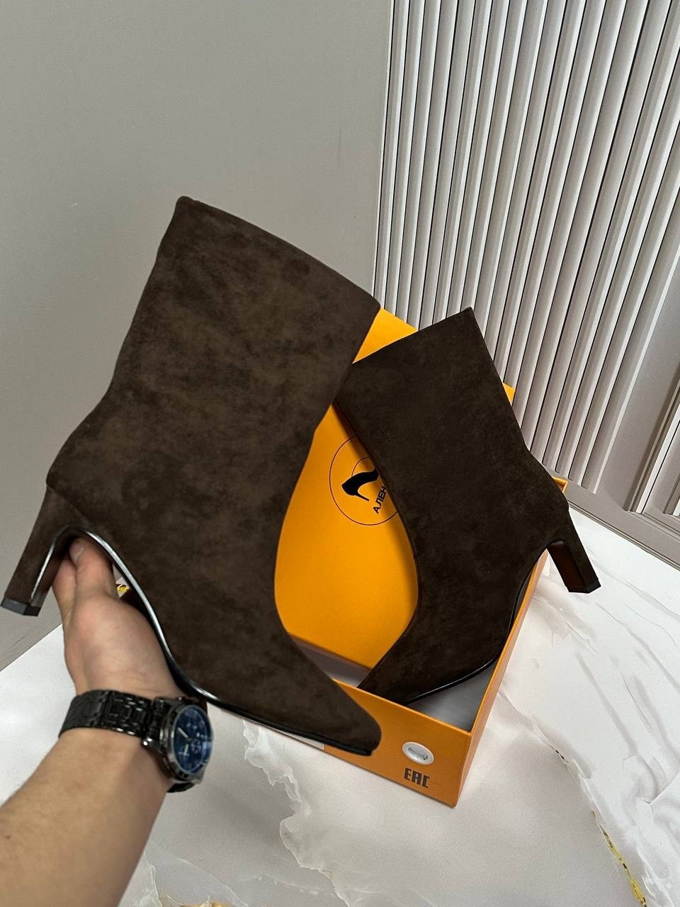 замшевые ботильоны,,коричневые замшевые ботильоны,женские ботильоны,замшевые женские ботильоны с острым носком на