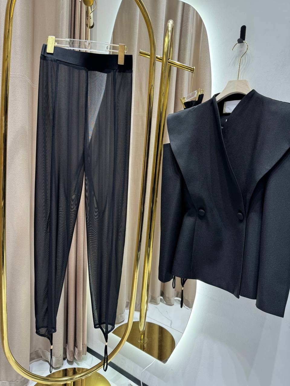 стиль одежды,мода и стиль,жакет из экокожи,женский стиль