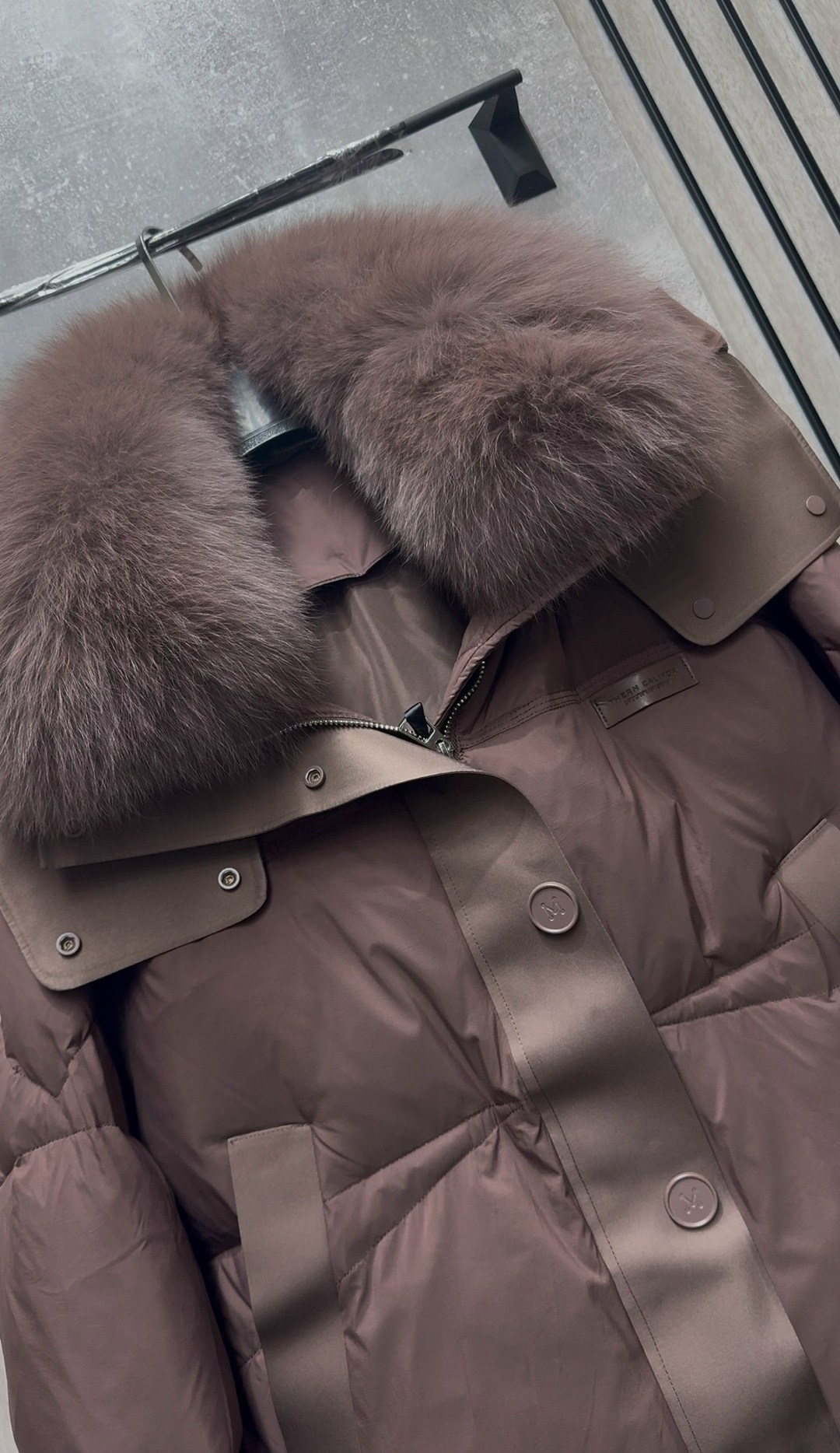 пуховик с натуральным мехом,женская куртка-пуховик с меховым воротником,женский пуховик,пуховик,куртка с натуральным мехом