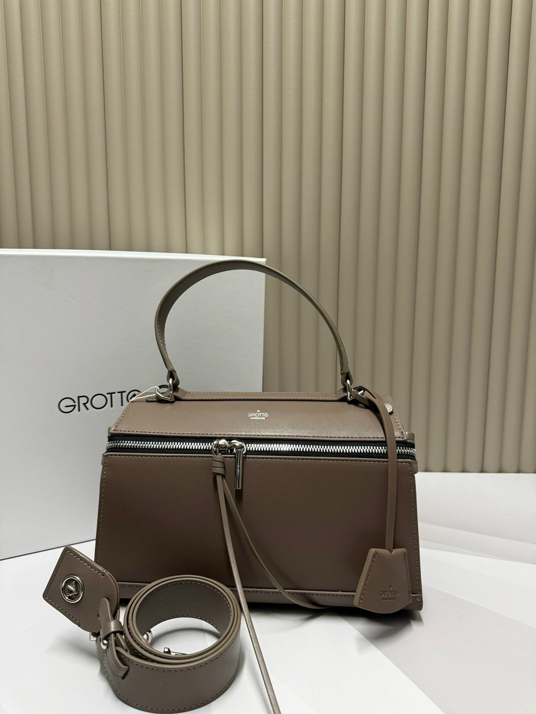 женская сумка fendi,сумки фенди,сумка fendi peekaboo,cумка fendi,сумка