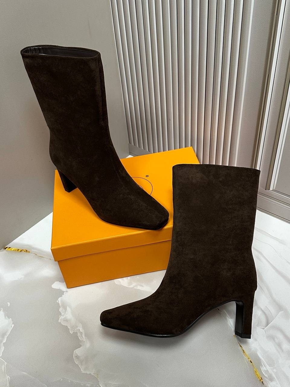 замшевые ботильоны,,коричневые замшевые ботильоны,женские ботильоны,замшевые женские ботильоны с острым носком на