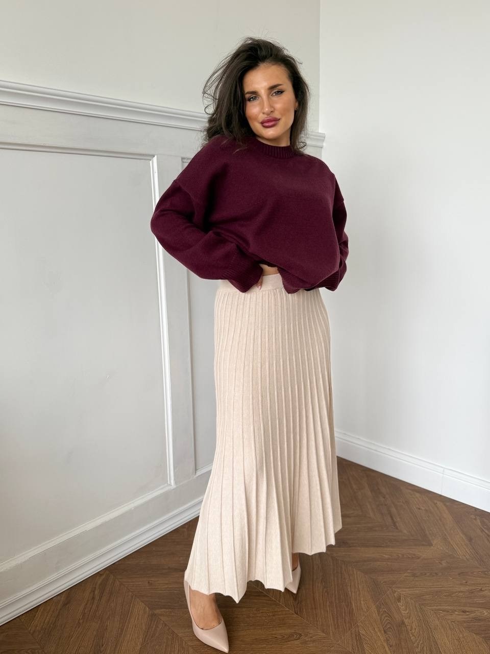 свитер оверсайз,джемпер,джемпер бежевый,юбка плиссе,трикотажные плиссированные юбки