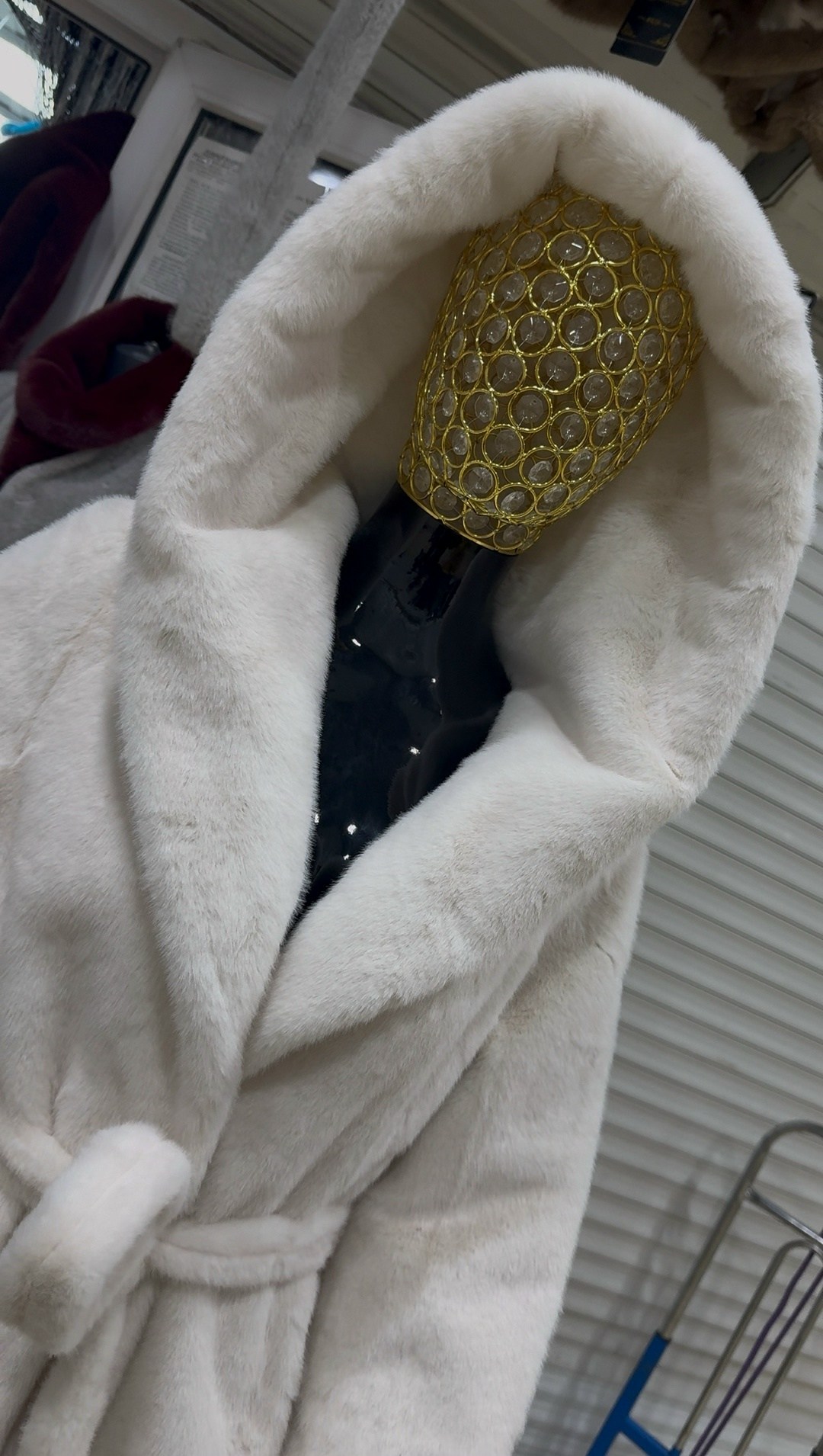 норковая шуба белого цвета с капюшоном,искусственная шуба белая,шуба эко мех под норка с капюшоном,белая норковая шуба,шуба искусственная длинная экомех под норку
