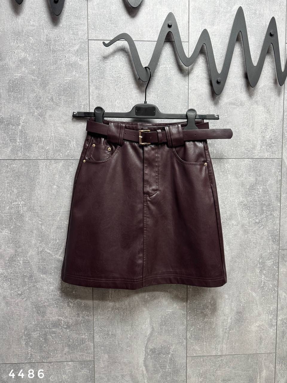 стиль одежды,стильные наряды,кожаная юбка мини,наряд