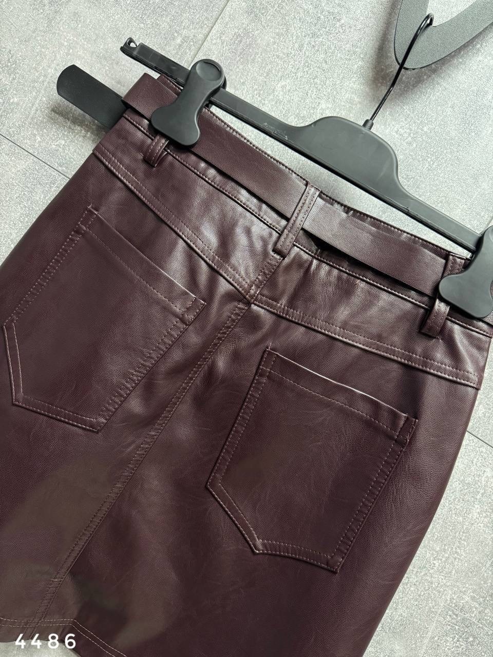 стиль одежды,стильные наряды,кожаная юбка мини,наряд