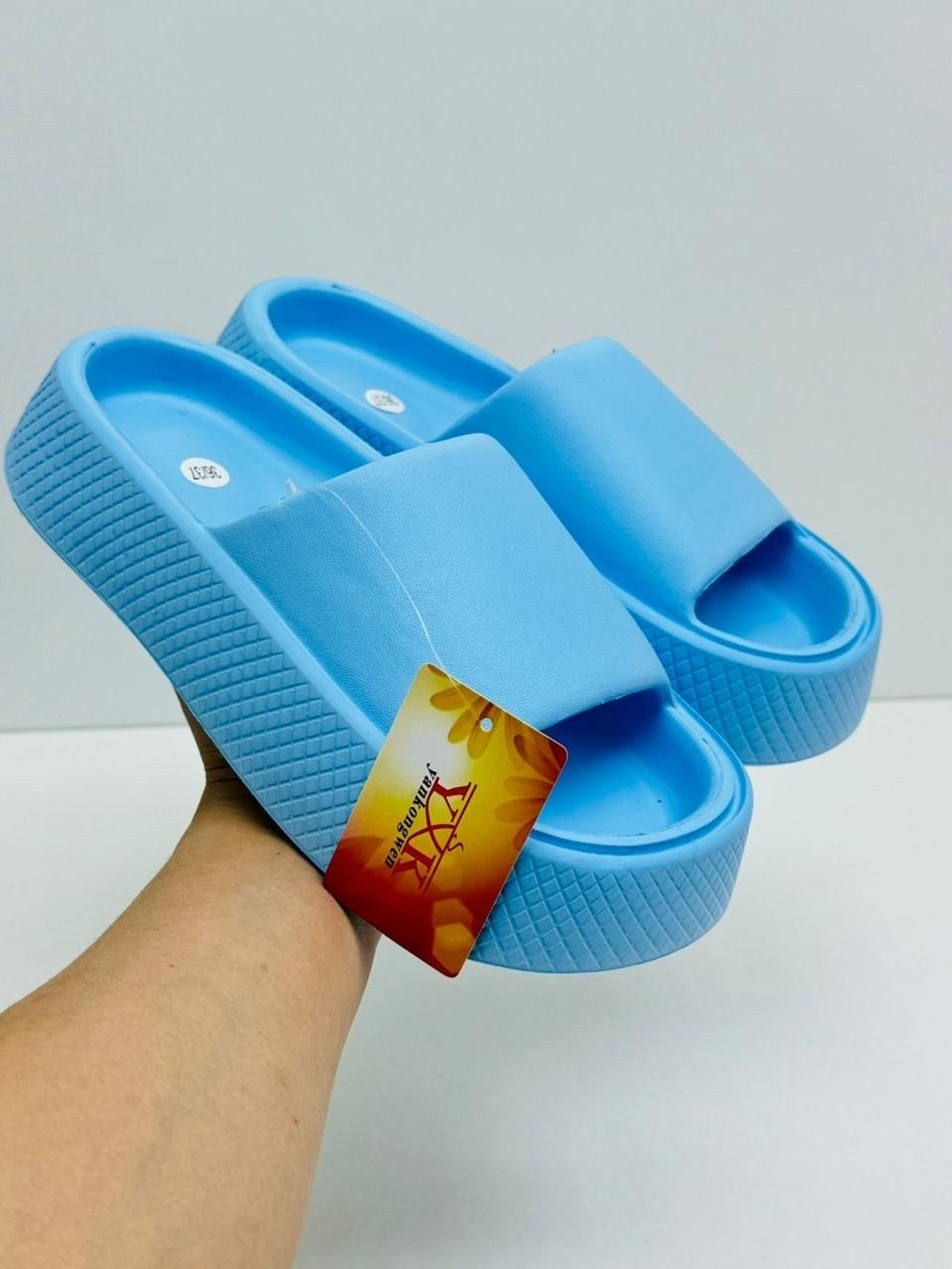 женские шлепанцы,шлепки женские,тапочки белые,белые шлепанцы,сланцы женские