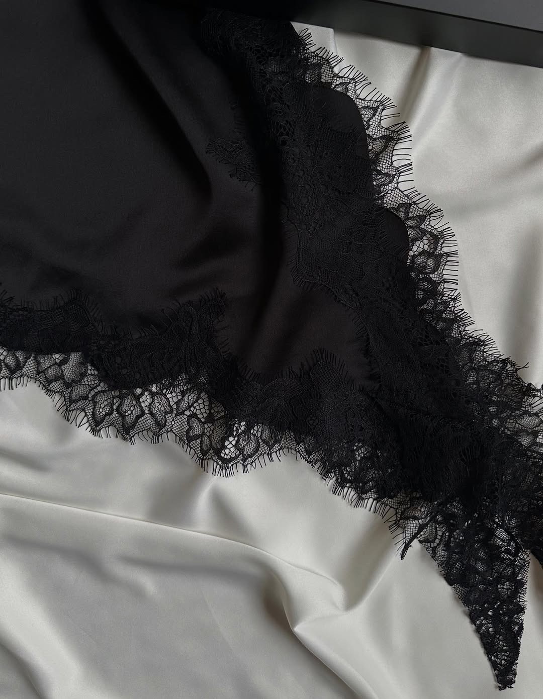 интимиссими сорочка шелковая,intimissimi комбинация из шелка,шелковый топ intimissimi,интимиссими топы из шелка,сорочка с кружевом