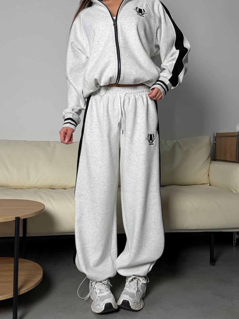 спортивный костюм,спортивный костюм женский,женский костюм,повседневный спортивный костюм,серый спортивный костюм