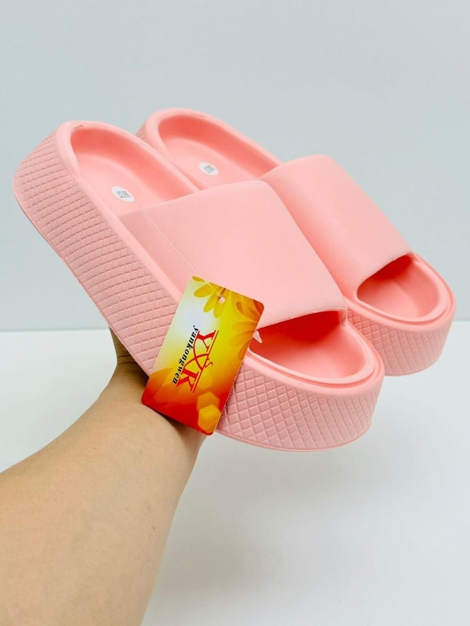 женские шлепанцы,шлепки женские,тапочки белые,белые шлепанцы,сланцы женские