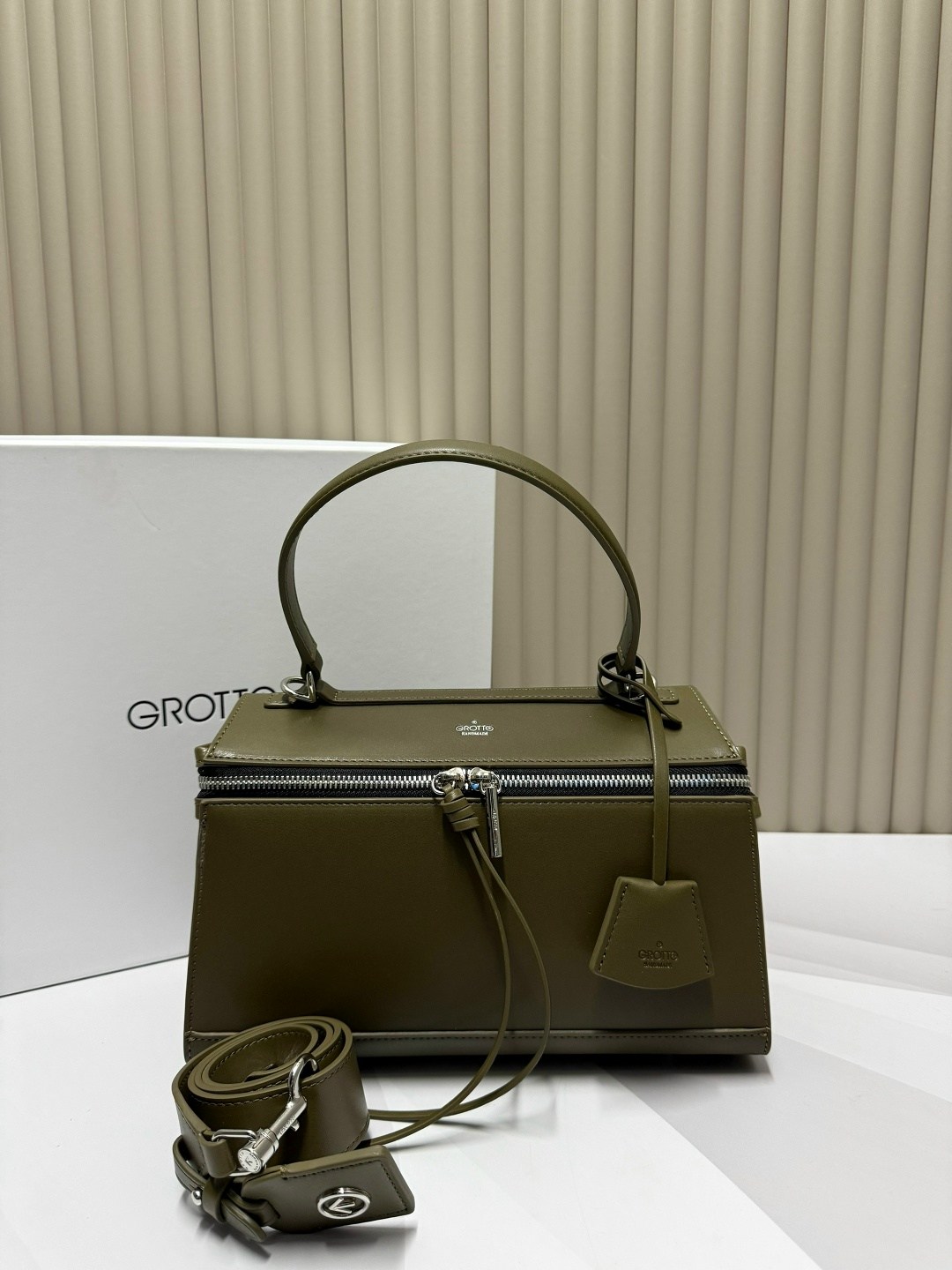 женская сумка fendi,сумки фенди,сумка fendi peekaboo,cумка fendi,сумка