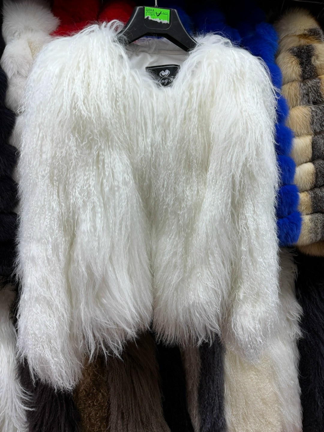 шубка из ламы,шуба из ламы,белая искусственная шуба,белая шубка лама,шуба мохнатая искусственная