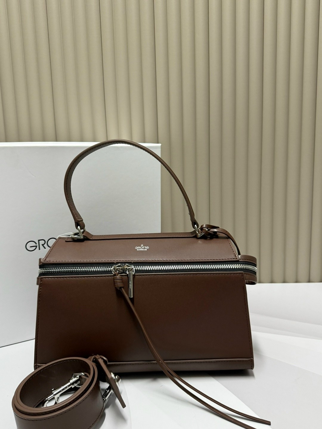 женская сумка fendi,сумки фенди,сумка fendi peekaboo,cумка fendi,сумка