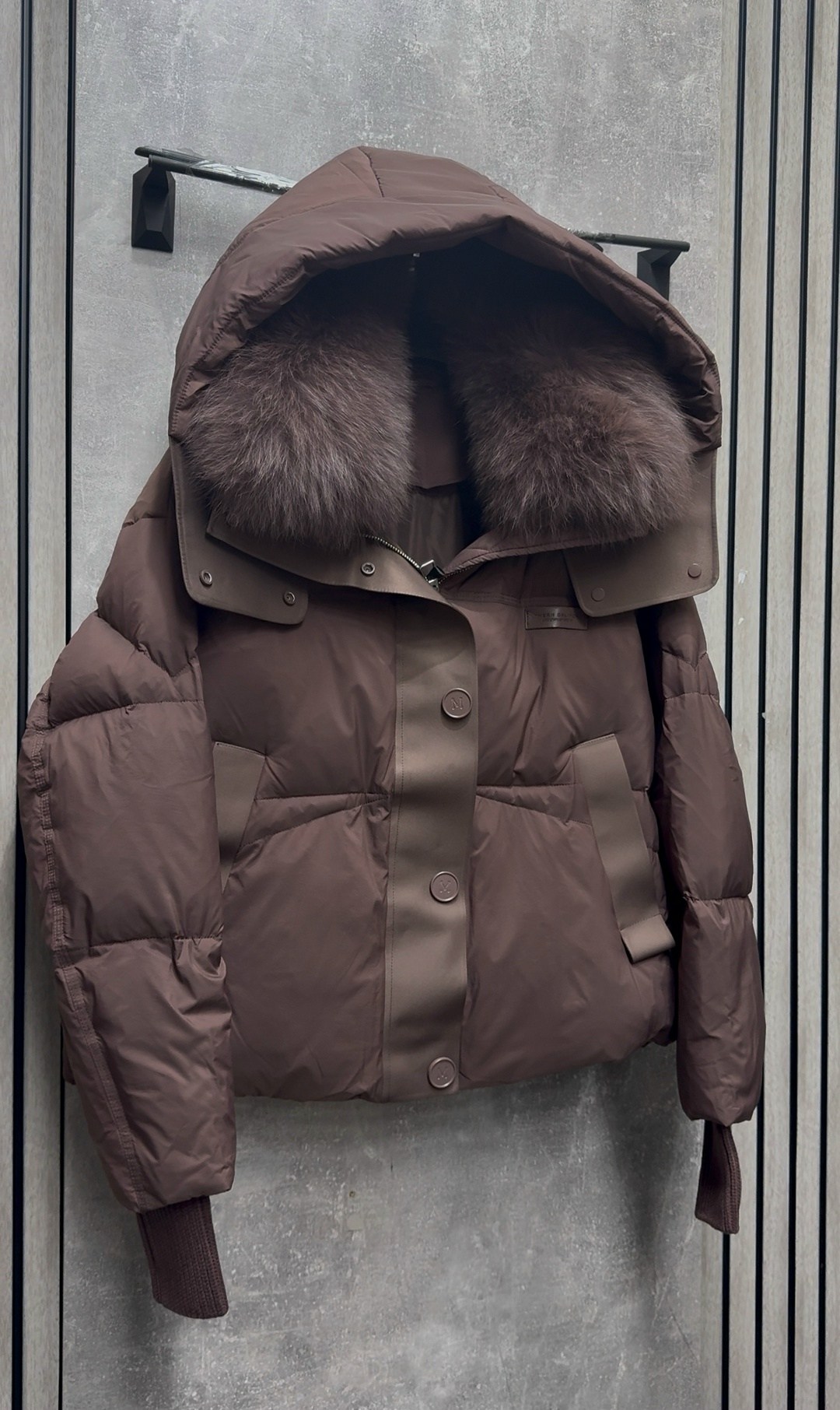 пуховик с натуральным мехом,женская куртка-пуховик с меховым воротником,женский пуховик,пуховик,куртка с натуральным мехом