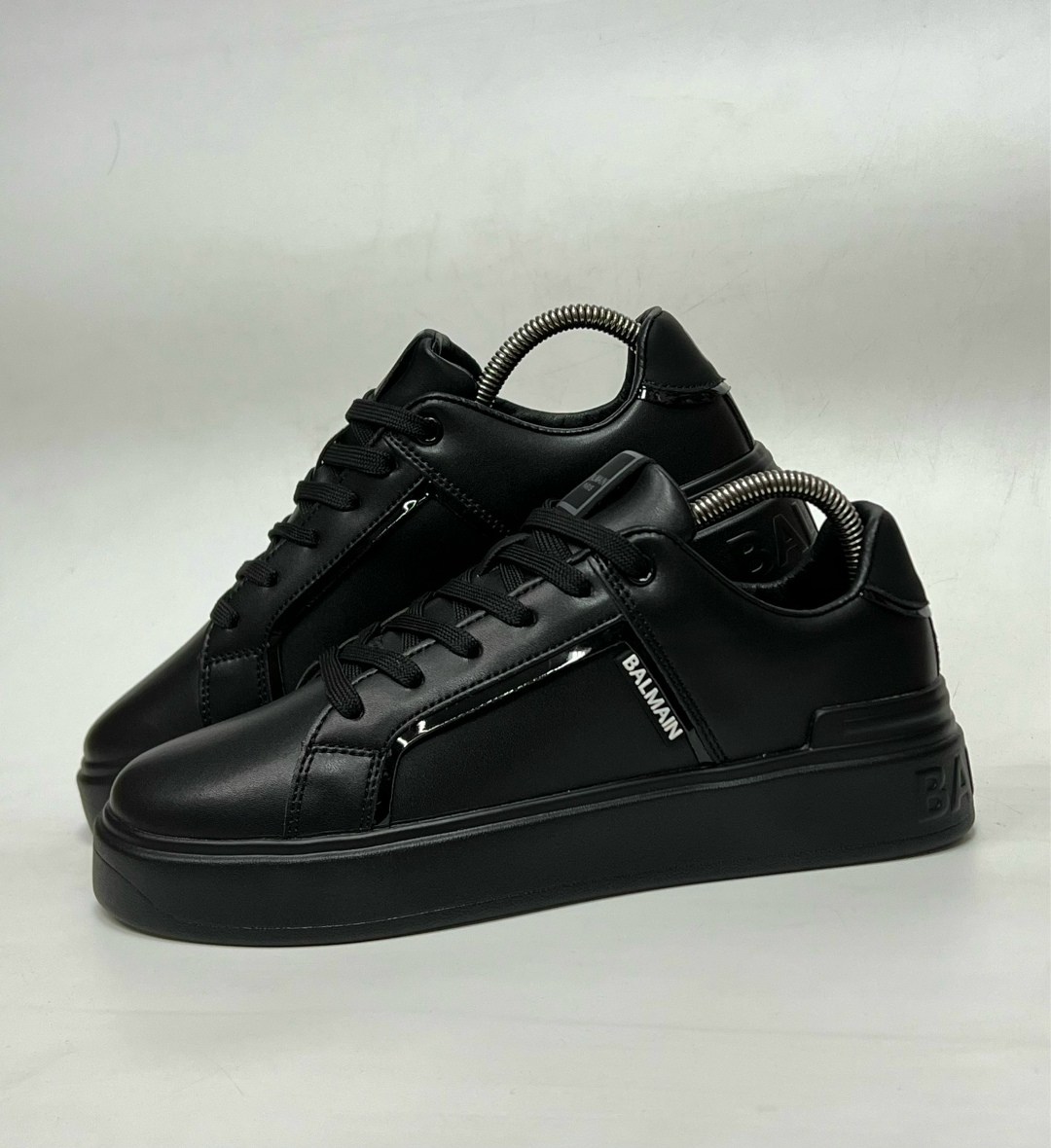 мужские кожаные кроссовки balmain b-court,кроссовки balmain мужские,мужские кожаные кроссовки balmain 2025-2025 черные,balmain кроссовки,кожаные кроссовки balmain чёрного цвета