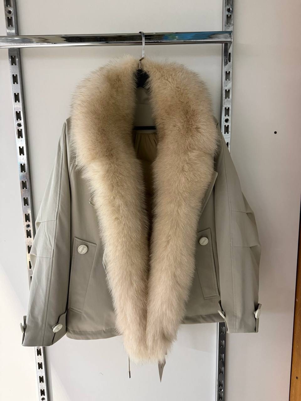 женская зимняя куртка с подкладкой из натурального меха,парка с меховым,парка с мехом,меховая куртка,парка с лисьим мехом