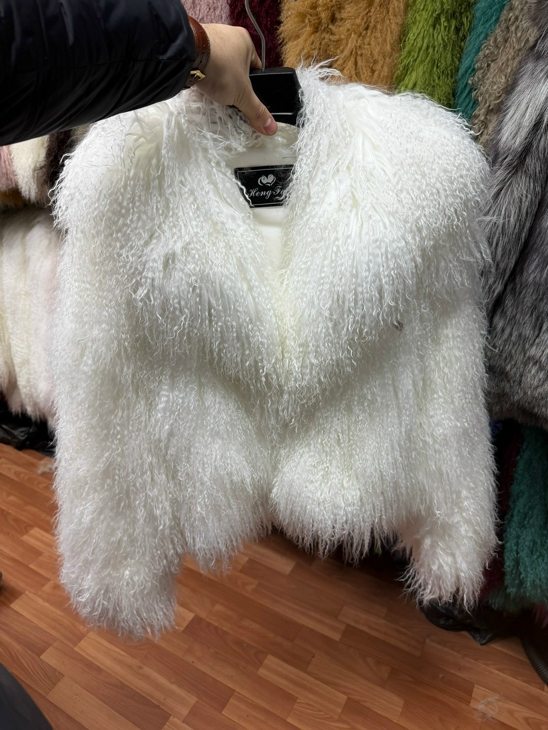 женская куртка из натурального овечьего меха,меховая куртка,женская куртка из овечьего меха,короткая куртка из овечьего меха,женская куртка из монгольского меха