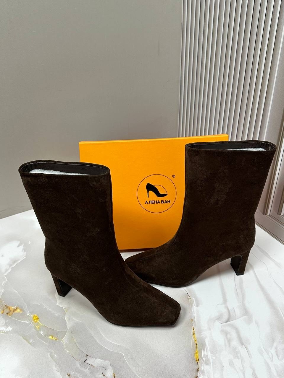 замшевые ботильоны,,коричневые замшевые ботильоны,женские ботильоны,замшевые женские ботильоны с острым носком на