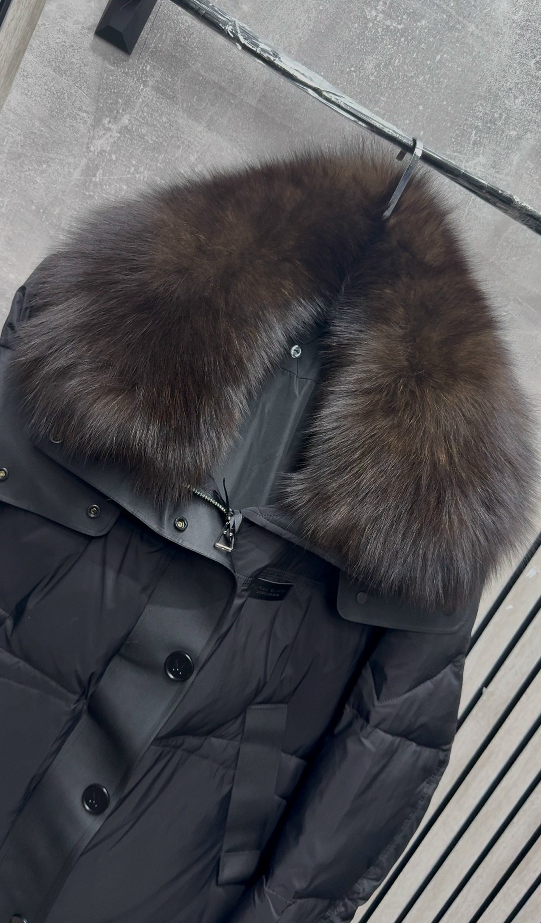 пуховик с натуральным мехом,женская куртка-пуховик с меховым воротником,женский пуховик,пуховик,куртка с натуральным мехом
