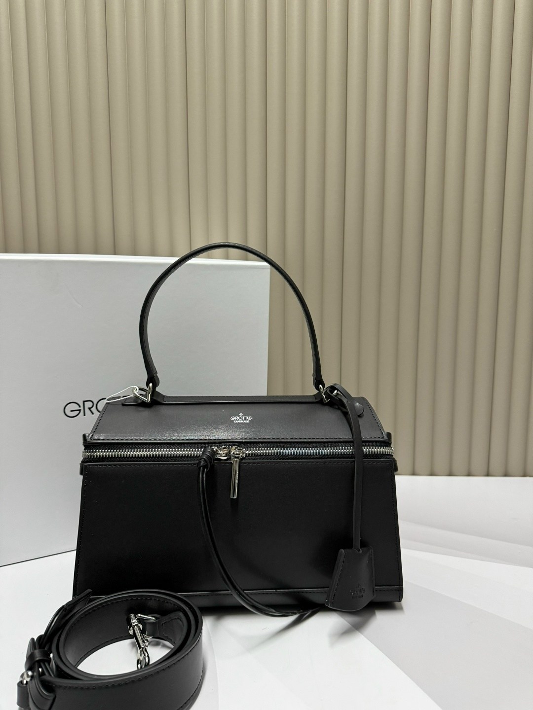 женская сумка fendi,сумки фенди,сумка fendi peekaboo,cумка fendi,сумка