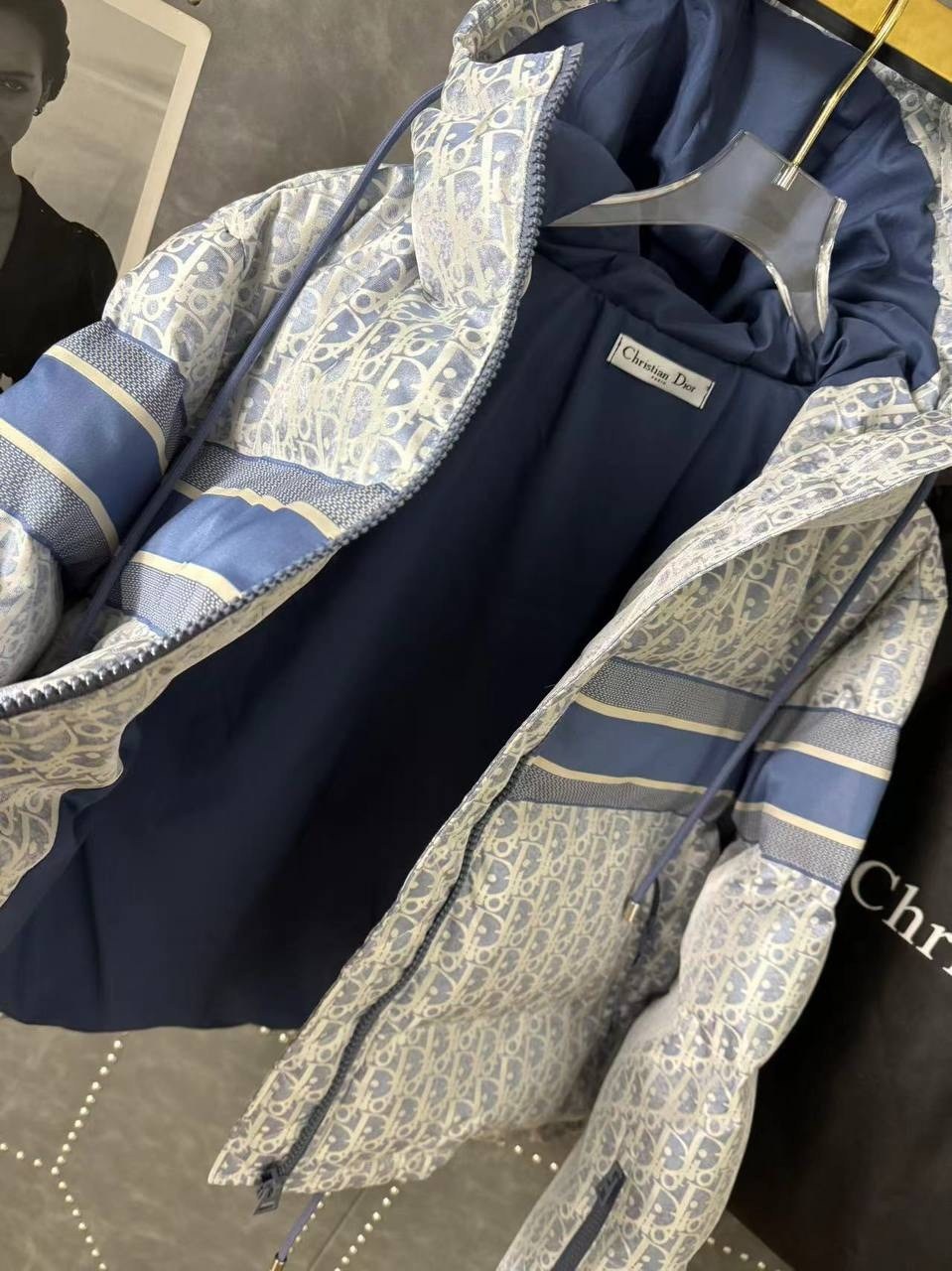 пуховик кристиан диор женский,куртка кристиан диор женские,пуховик dior,пуховая куртка dior oblique,куртка диор женская