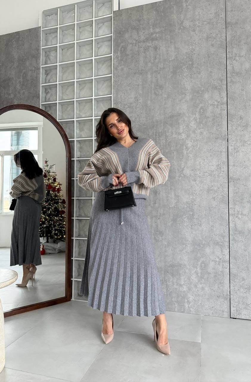 костюм юбка плиссе и свитер с горлом вязаный fabfaash,юбка макси плиссе плиссированная,серая плиссированная юбка,серая юбка плиссе миди,юбка плиссе