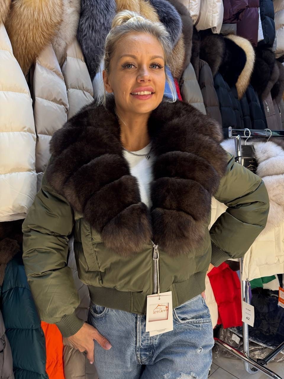 пуховик с натуральным мехом,женский пуховик,куртка на утином пуху с воротником из лисьего меха,пуховик короткий,пуховик с мехом