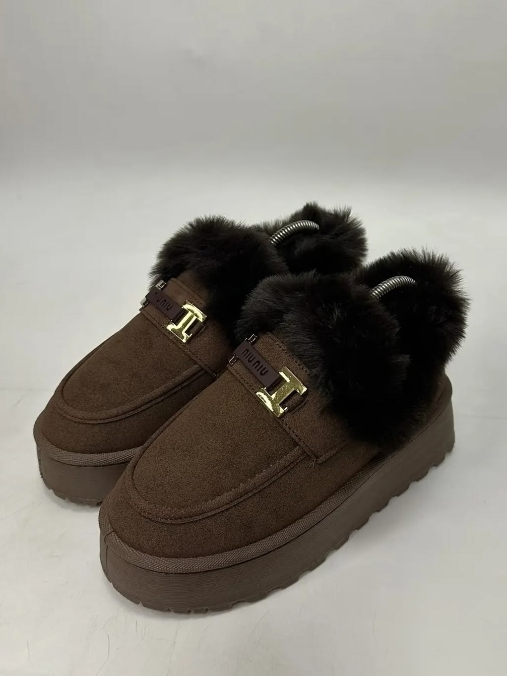 мюли с мехом женские,замшевые бежевые мюли с мехом miu miu,,мюли женские меховые,угги зимние укороченные с мехом