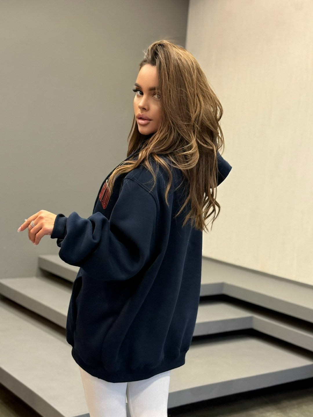 оверсайз толстовка,худи оверсайз,худи женское замша удлиненное оверсайз с капюшоном bogatchi,белые толстовки,женская толстовка