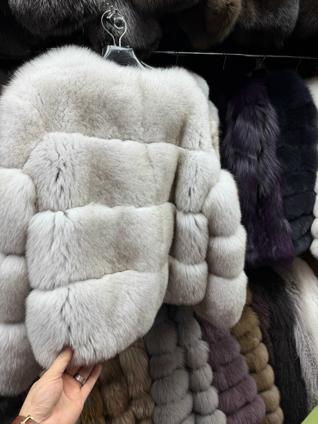 женская шуба из натурального лисьего меха,куртка из натурального лисьего меха для женщин,женская шуба из натурального меха лисы,женская шуба из лисьего меха,шуба из натурального лисьего меха