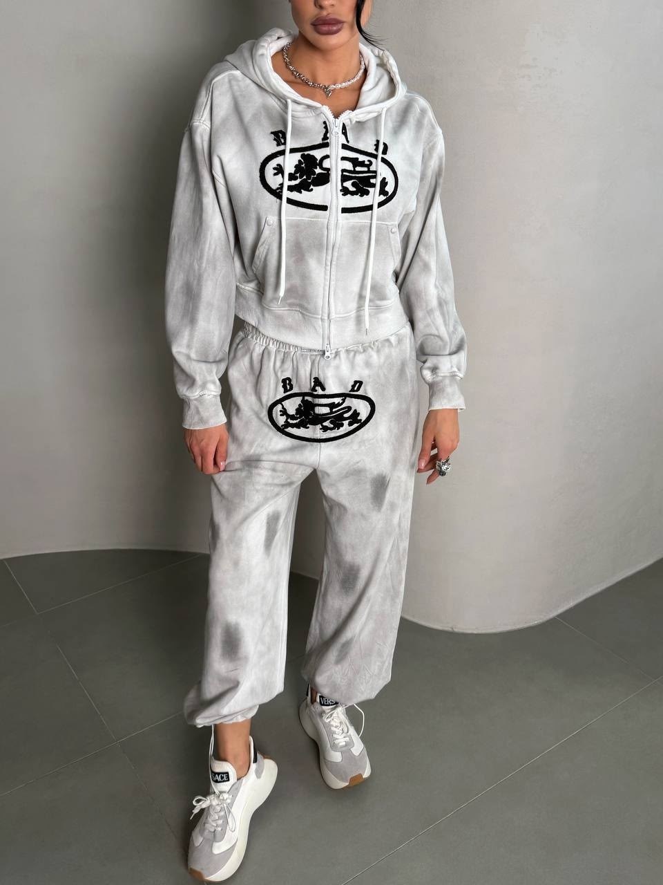 вареный костюм с худи и штанами balenciaga angel mood,костюм спортивный женский,костюм женский,костюм женский тройка,вареный костюм тройка с худи и штанами loewe by gor