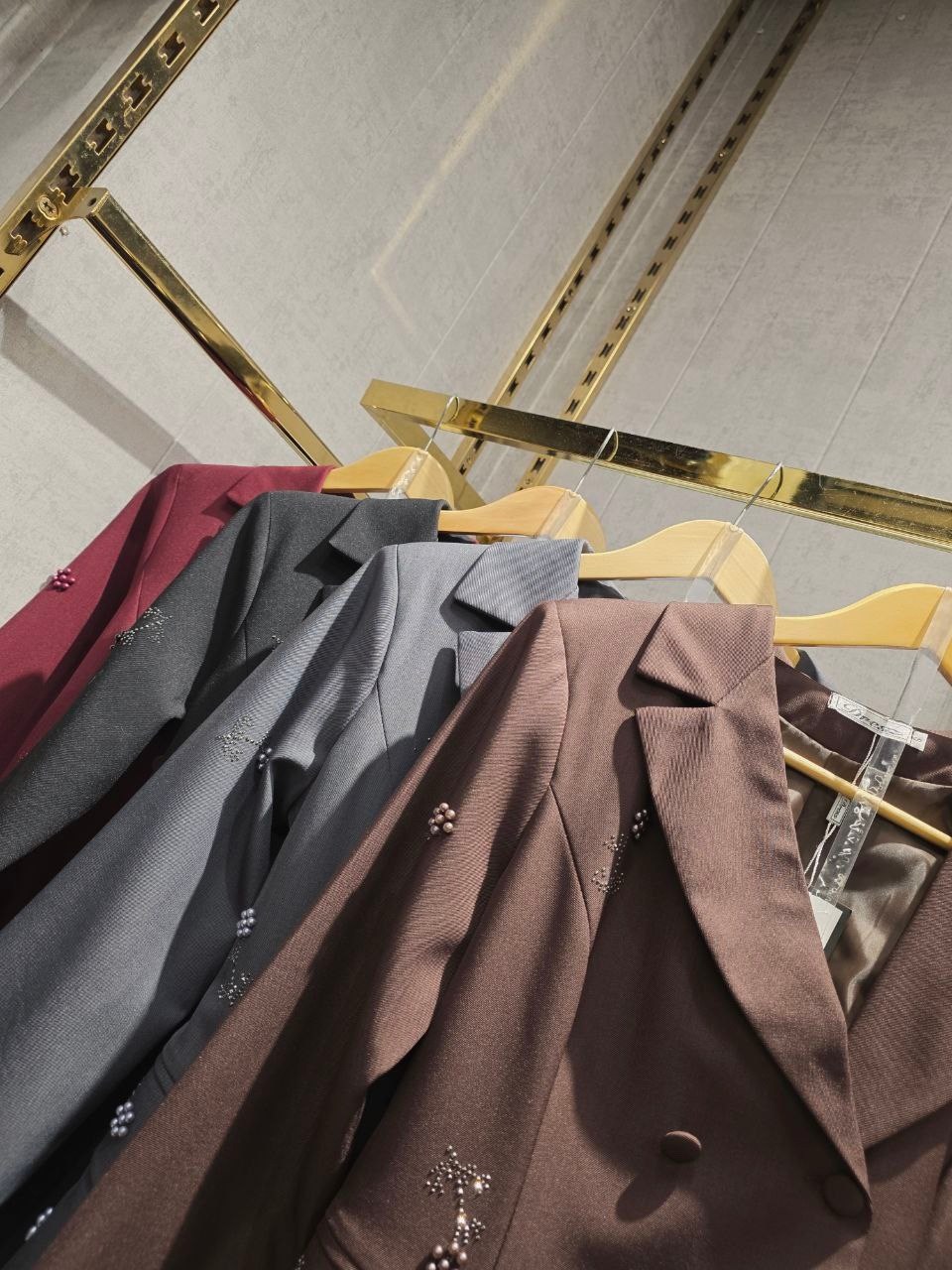 малиновый пиджак из 90-х,малиновый пиджак 90-х,малиновый пиджак из 90 х мужской,малиновый пиджак версаче 1992,малиновый пиджак