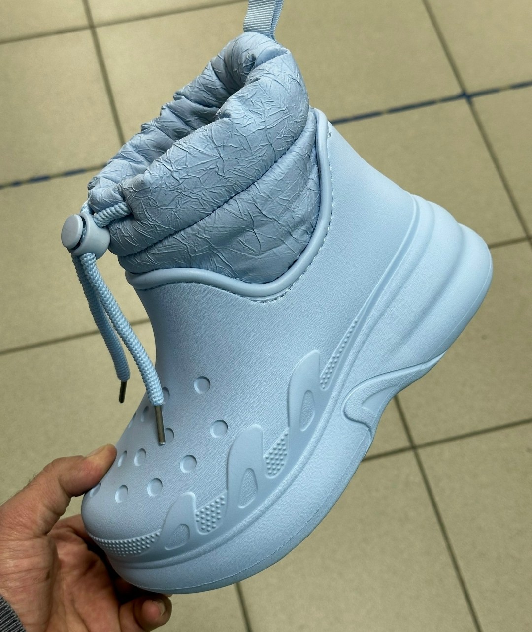 ,crocs classic neo puff shorty boot, женская,резиновая ,галоши женские