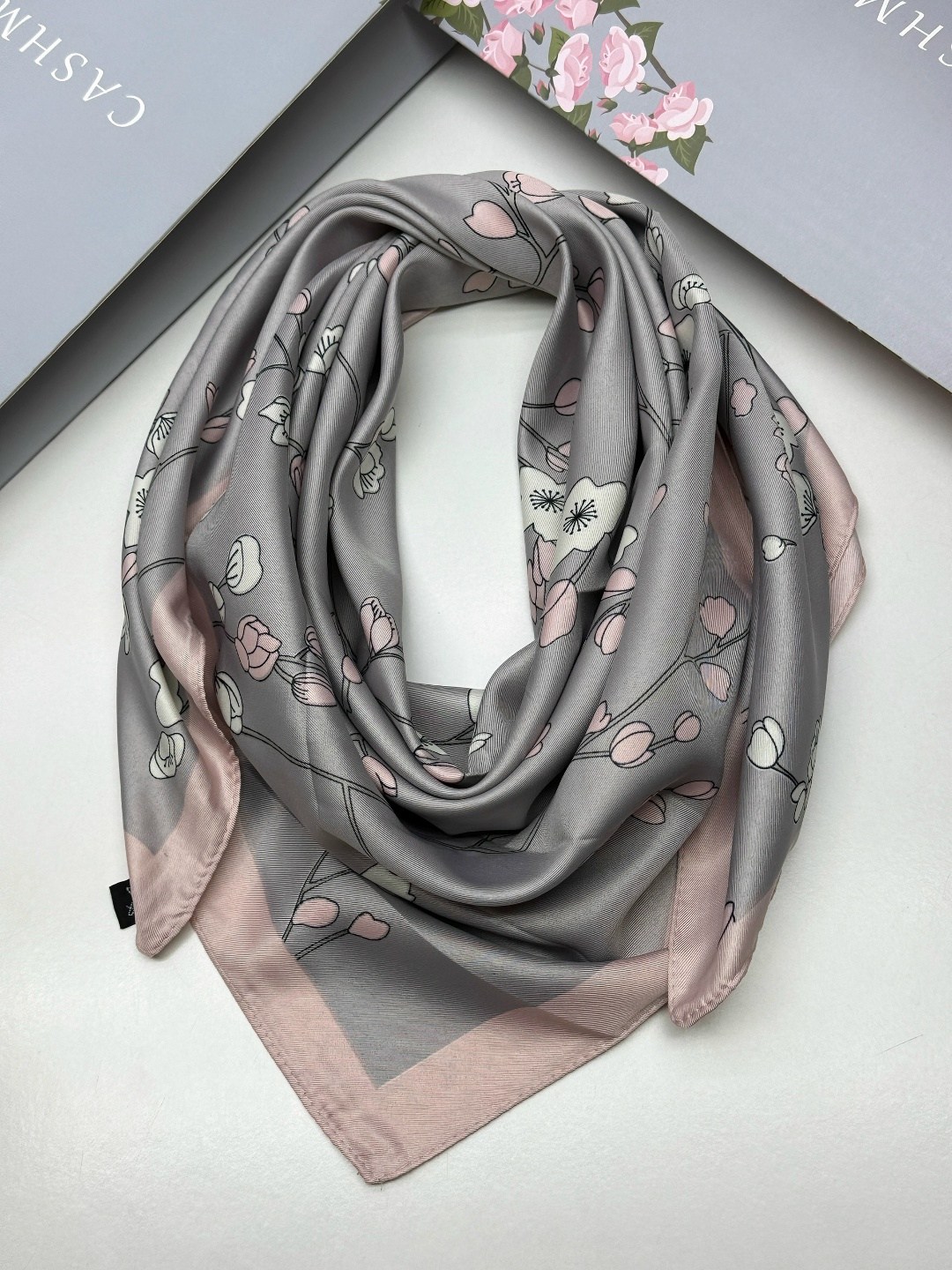 платки шелковые,платки шарф,платок женский с рисунком,шелковый женский платок,платки женские