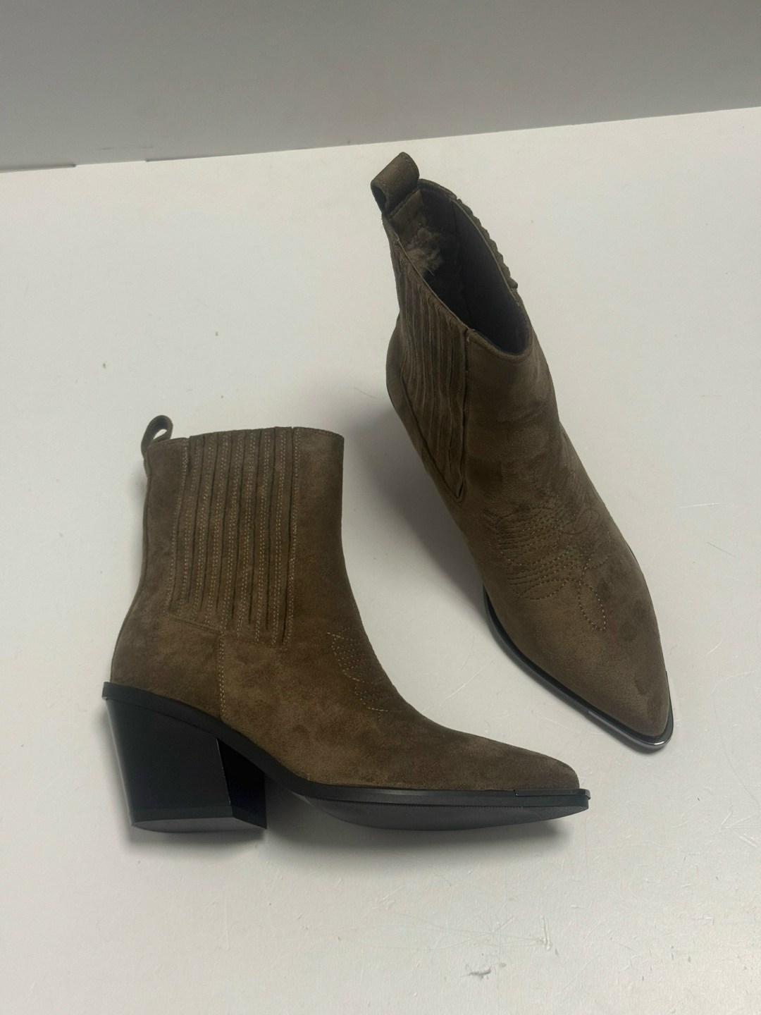 ковбойские замшевые ботильоны dewina isabel marant бежевый,,ботильоны женские,ботильоны замшевые,замшевые ботинки казаки uterque