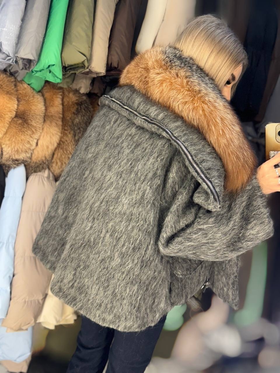 пуховики с натуральным мехом,джинсовая куртка с мехом,куртка с натуральным мехом,джинсовая куртка с мехом песца,джинсовка с мехом песца